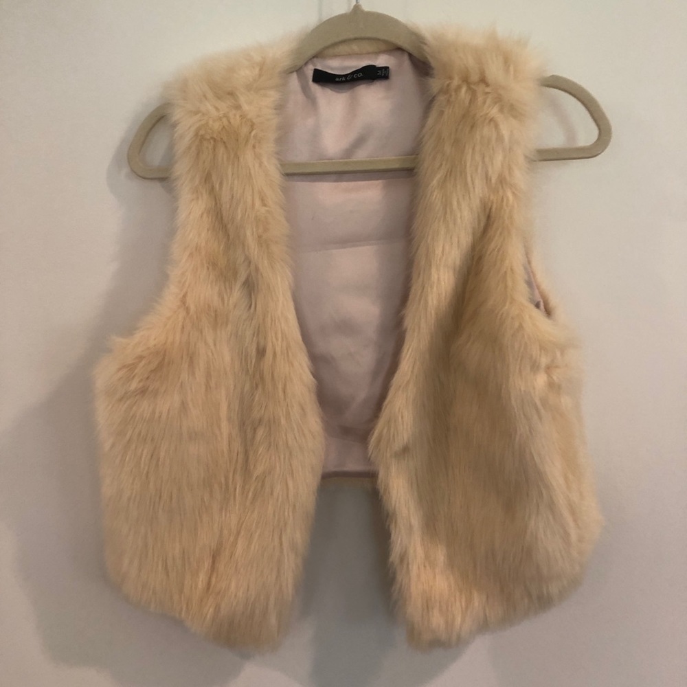 Ark & Co Ivory Cropped Faux Fur Vest